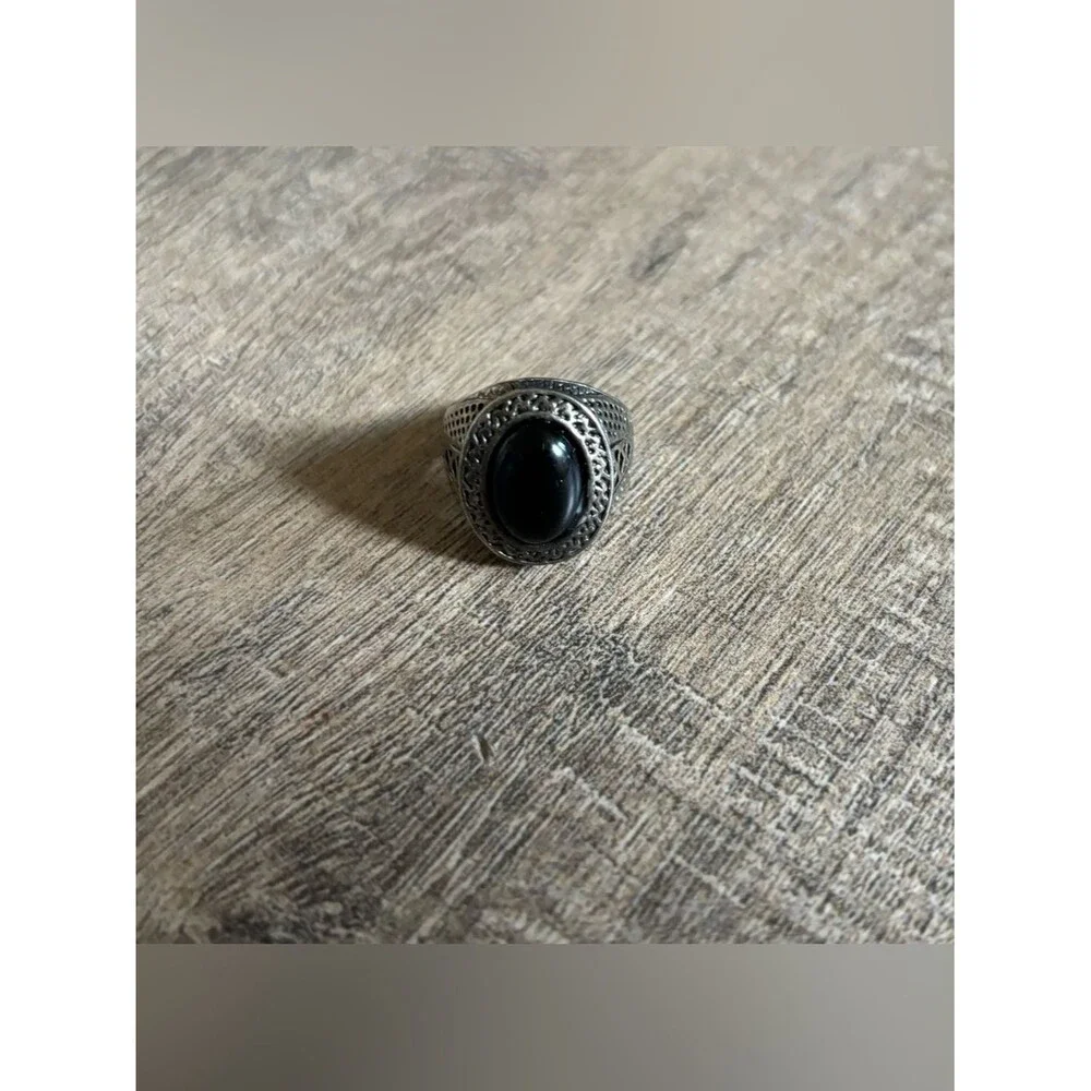 Vintage women’s size 11.5 metal black enamel center and pierced detailing ring
